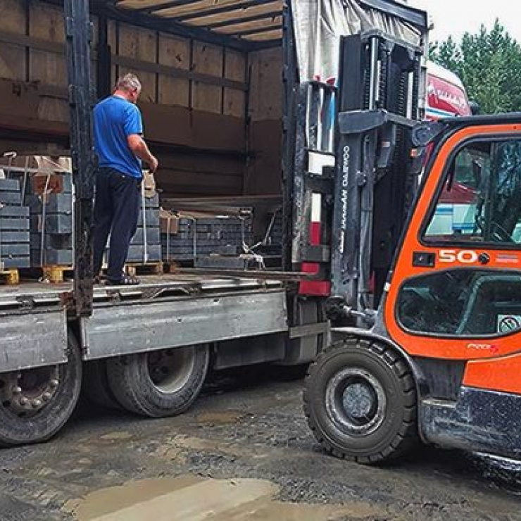 Доставка памятника